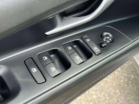 Used 2023 Hyundai Elantra SEL image 18