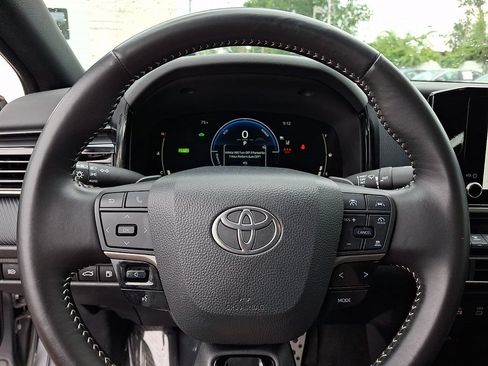 Used 2025 Toyota Camry SE FWD image 20