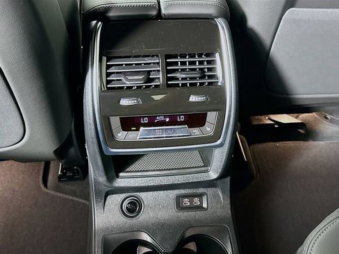 Used 2027 BMW X7 xDrive40i w/ M Sport Package AWD/4WD image 18