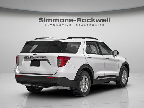 Used 2023 Ford Explorer XLT w/ Equipment Group 202A image 2