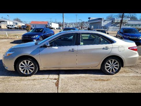 Used 2016 Toyota Camry XLE image 1
