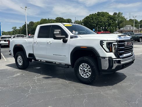 Used 2024 GMC Sierra 2500 SLE w/ SLE Value Package; AWD/4WD image 2
