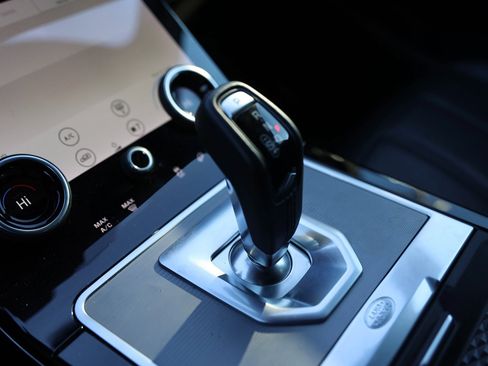 Used 2020 Land Rover Range Rover Evoque SE image 31