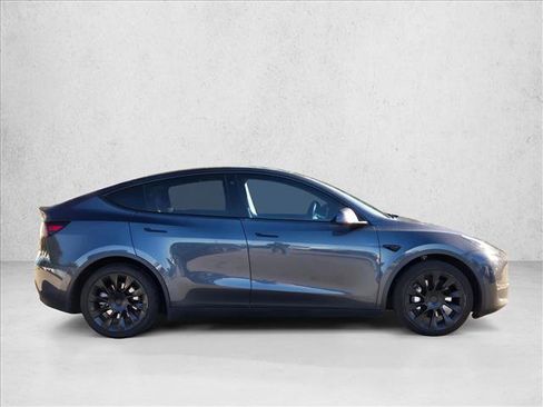 Used 2021 Tesla Model Y Long Range image 4
