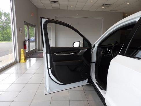 Used 2024 Cadillac XT6 Sport w/ LPO, Floor Liner Package AWD/4WD image 9