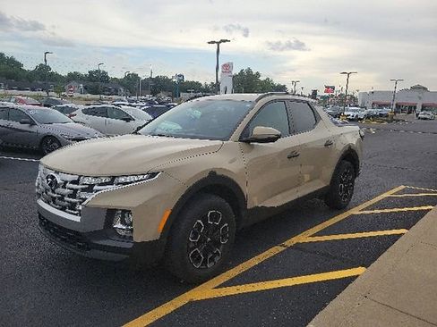 Used 2023 Hyundai Santa Cruz SEL w/ Activity Package AWD/4WD image 3