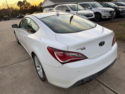 Used 2013 Hyundai Genesis 3.8 image 11
