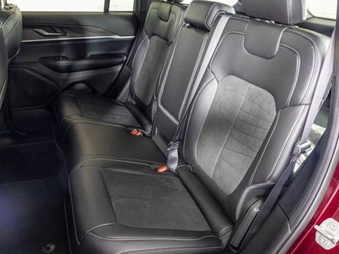 New 2026 Jeep Grand Cherokee Altitude AWD/4WD image 36