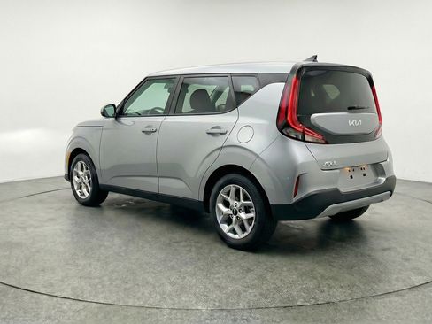 Used 2025 Kia Soul LX w/ LX Technology Package FWD image 5