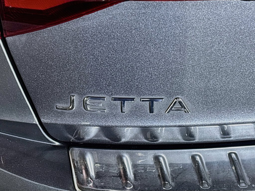 Used 2024 Volkswagen Jetta SE w/ Panoramic Sunroof Package FWD image 25