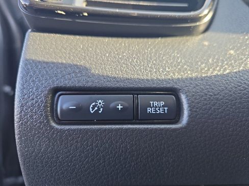 Used 2021 Nissan Rogue Sport SV image 24