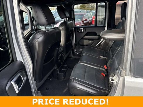 Used 2019 Jeep Wrangler Unlimited Sahara image 16