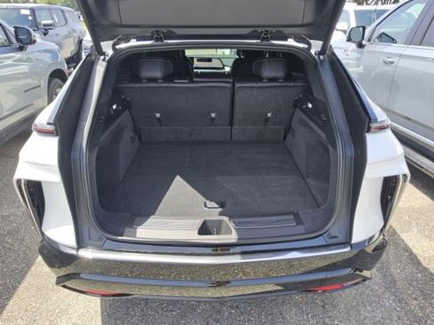 Used 2025 Cadillac Lyriq Luxury RWD image 2