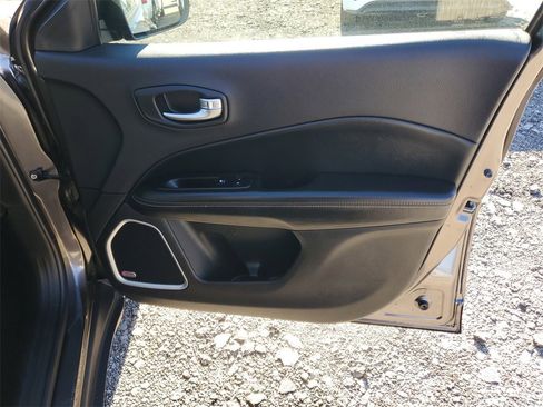 Used 2017 Jeep Compass Latitude w/ Popular Equipment Group image 38