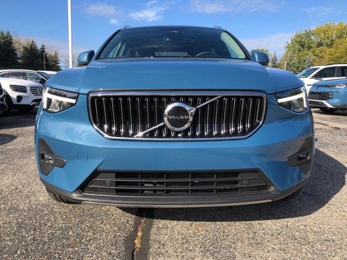 Used 2023 Volvo XC40 B5 Plus w/ Protection Package Premier image 2