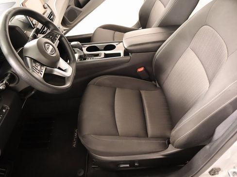 Used 2024 Nissan Altima 2.5 SV image 10