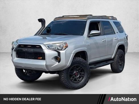 Used 2020 Toyota 4Runner SR5 AWD/4WD image 1