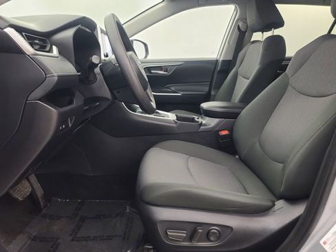 Used 2025 Toyota RAV4 XLE image 15