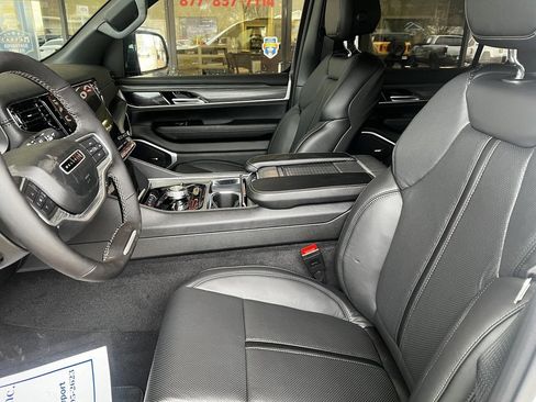 New 2024 Jeep Wagoneer Series II w/ Convenience Group I image 5