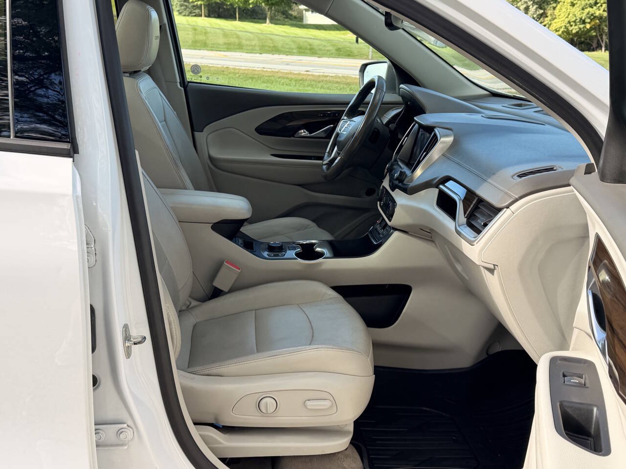 Used 2019 GMC Terrain Denali w/ Advanced Safety Package AWD/4WD image 32