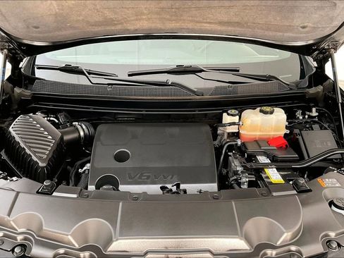 Used 2023 Chevrolet Traverse RS w/ LPO, Floor Liner Package image 12