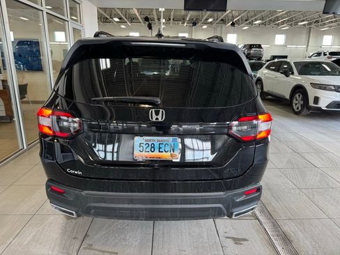 Used 2023 Honda Pilot Sport image 5