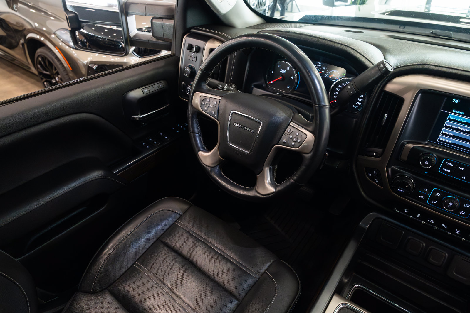 Used 2018 GMC Sierra 3500 Denali w/ Duramax Plus Package AWD/4WD image 9
