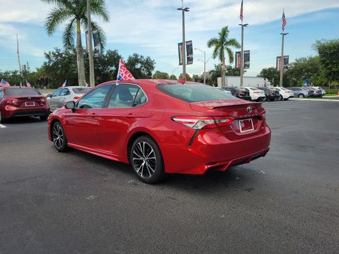 Used 2020 Toyota Camry SE FWD image 8
