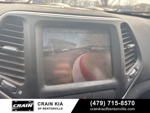 Used 2016 Jeep Cherokee Trailhawk w/ Comfort/Convenience Group image 18