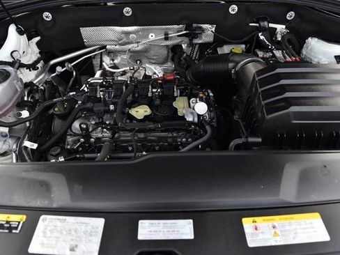 Used 2025 Volkswagen Atlas Peak Edition SE image 28