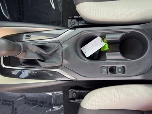 Used 2025 Toyota Corolla LE w/ Convenience Package image 16
