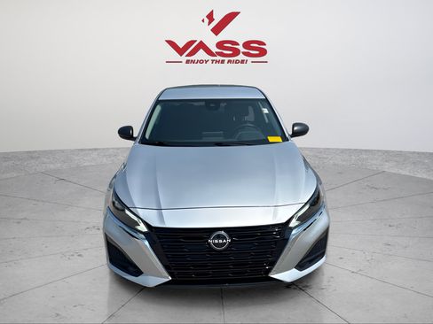 Used 2024 Nissan Altima 2.5 SV FWD image 8