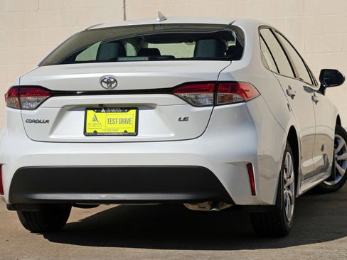 Used 2025 Toyota Corolla LE FWD image 4