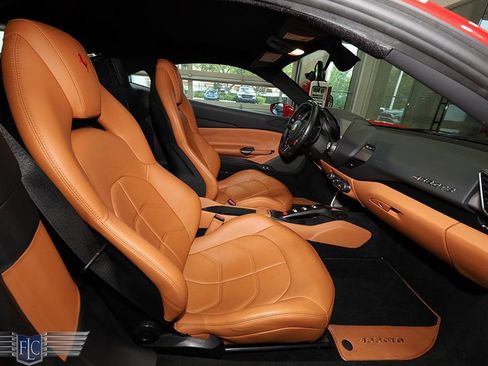 Used 2018 Ferrari 488 GTB RWD image 19