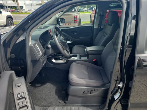 Certified 2025 Nissan Frontier SV w/ SV Convenience Package RWD image 11