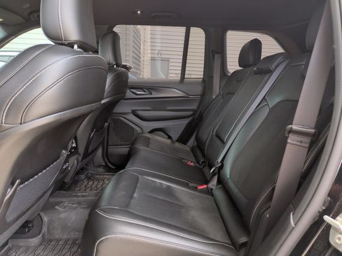 Used 2024 Jeep Grand Cherokee Altitude RWD image 29