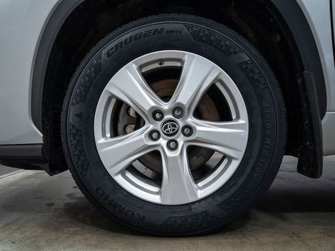 Used 2023 Toyota Highlander LE FWD image 11