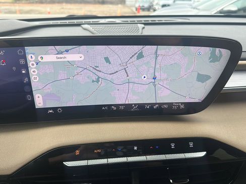 Used 2025 Buick Enclave Preferred w/ Power Package image 20