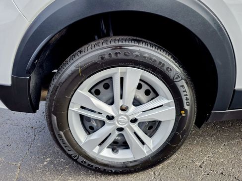 Used 2024 Nissan Kicks S image 13