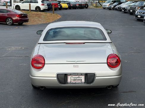 Used 2004 Ford Thunderbird image 27