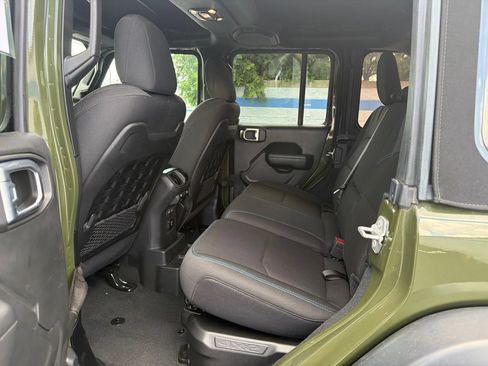 Used 2022 Jeep Wrangler Unlimited Rubicon 4xe AWD/4WD image 18