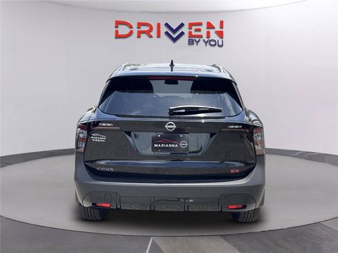 New 2026 Nissan Kicks SR FWD image 5