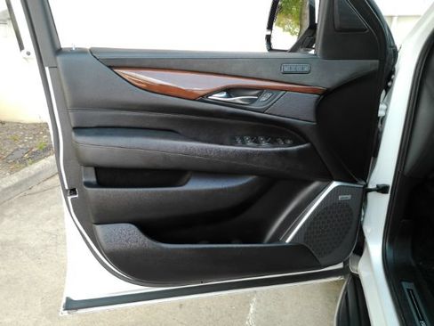Used 2020 Cadillac Escalade ESV Luxury AWD/4WD image 11