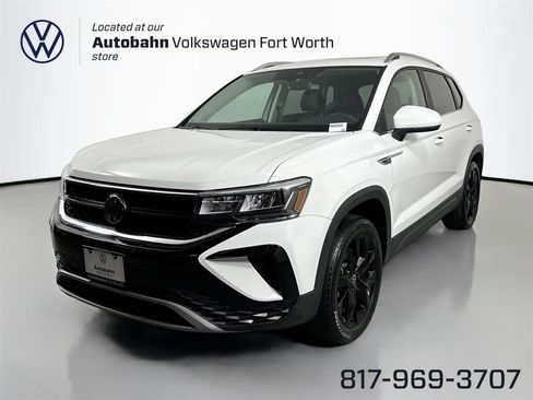 Used 2023 Volkswagen Taos SE w/ Panoramic Sunroof Package image 1