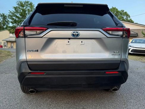 Used 2022 Toyota RAV4 XLE AWD/4WD image 5