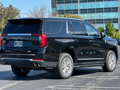 Used 2025 GMC Yukon Denali AWD/4WD image 4