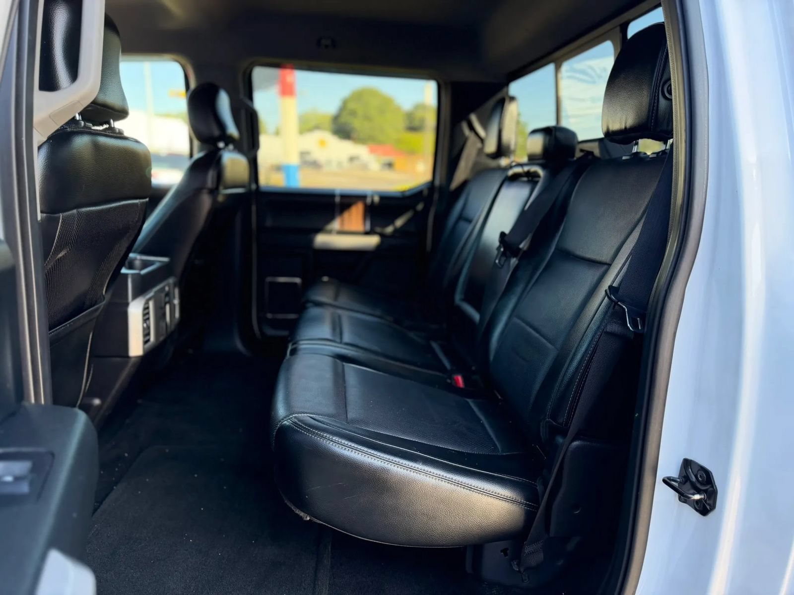 Used 2016 Ford F150 Lariat w/ Equipment Group 502A Luxury AWD/4WD image 9