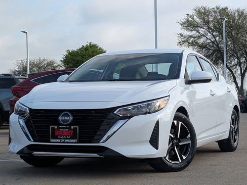 Used 2025 Nissan Sentra SV image 2