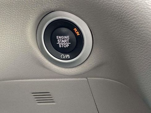 Used 2023 Chrysler Pacifica Touring-L FWD image 26