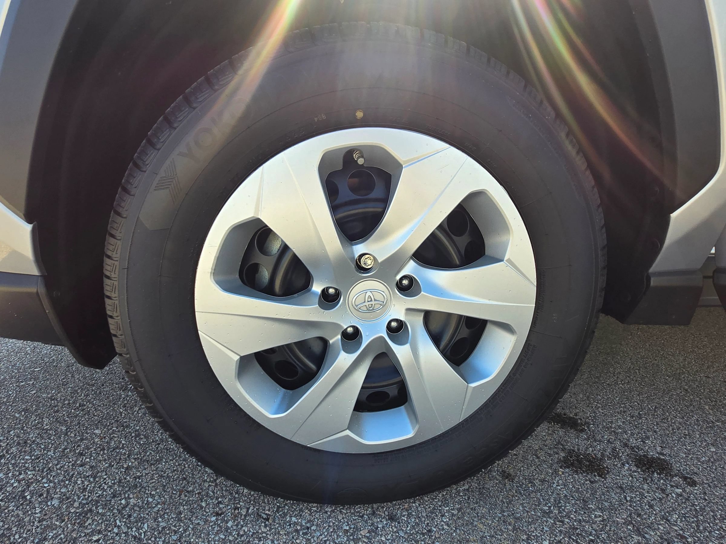 Used 2023 Toyota RAV4 LE FWD image 17